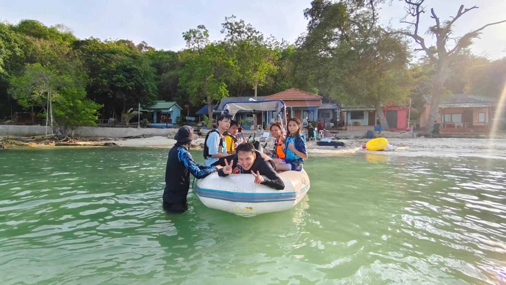 ホテル ลุงดำฮัทบีช サメット島 エクステリア 写真